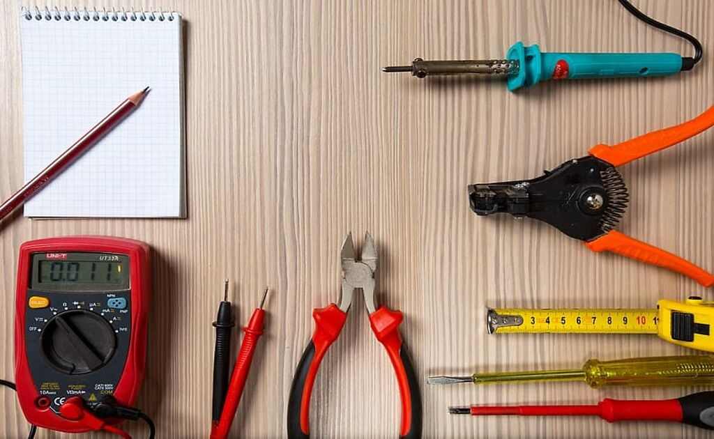 21 Essential Tools for Solar Installation Projects